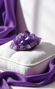 خواص سنگ آماتیست|همه چیز در مورد آماتیست|رنگ درمانی با آماتیست